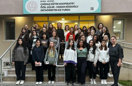 WOMEN@RENAULT KIR ÇİÇEKLERİNE İLHAM KAYNAĞI OLUYOR