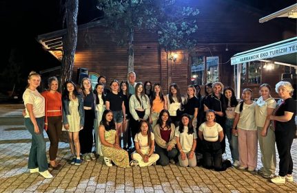 KIR ÇİÇEKLERİ HARMANCIK’TA DOĞAYLA BULUŞTU