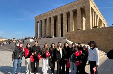 GENÇLER CUMHURİYET’İN 102. YILINDA ATA’NIN HUZURUNDA