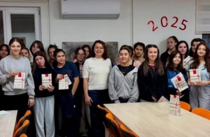 KIR ÇİÇEKLERİNE “ETKİLİ İLETİŞİM VE BEDEN DİLİ” EĞİTİMİ