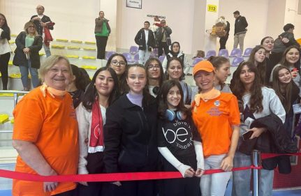 KIR ÇİÇEKLERİ NİLÜFER BELEDİYE SPOR EKER MAÇINI İZLEDİ